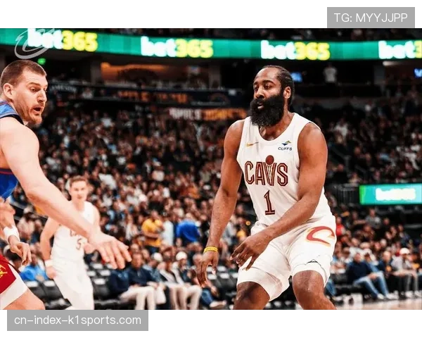 哈登米切尔后场对决，骑士活塞经验与活力碰撞。